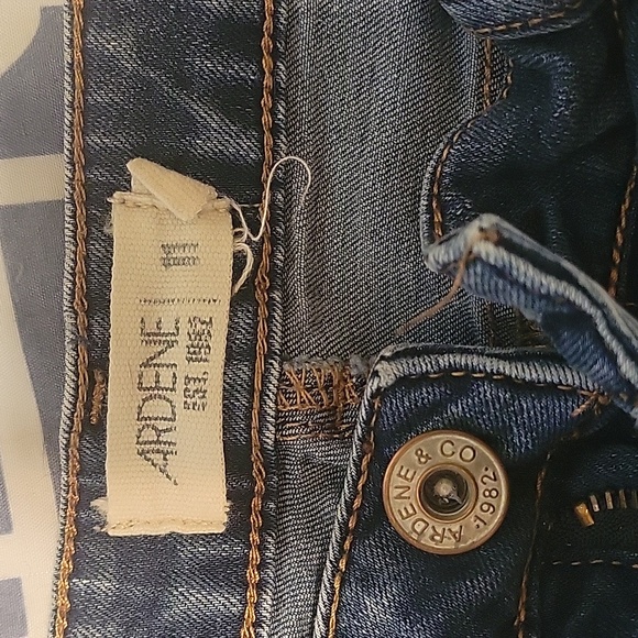 Distress denim shorts - Picture 3 of 3